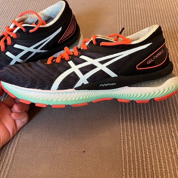 ASICS running shoes - Picture 5 of 7